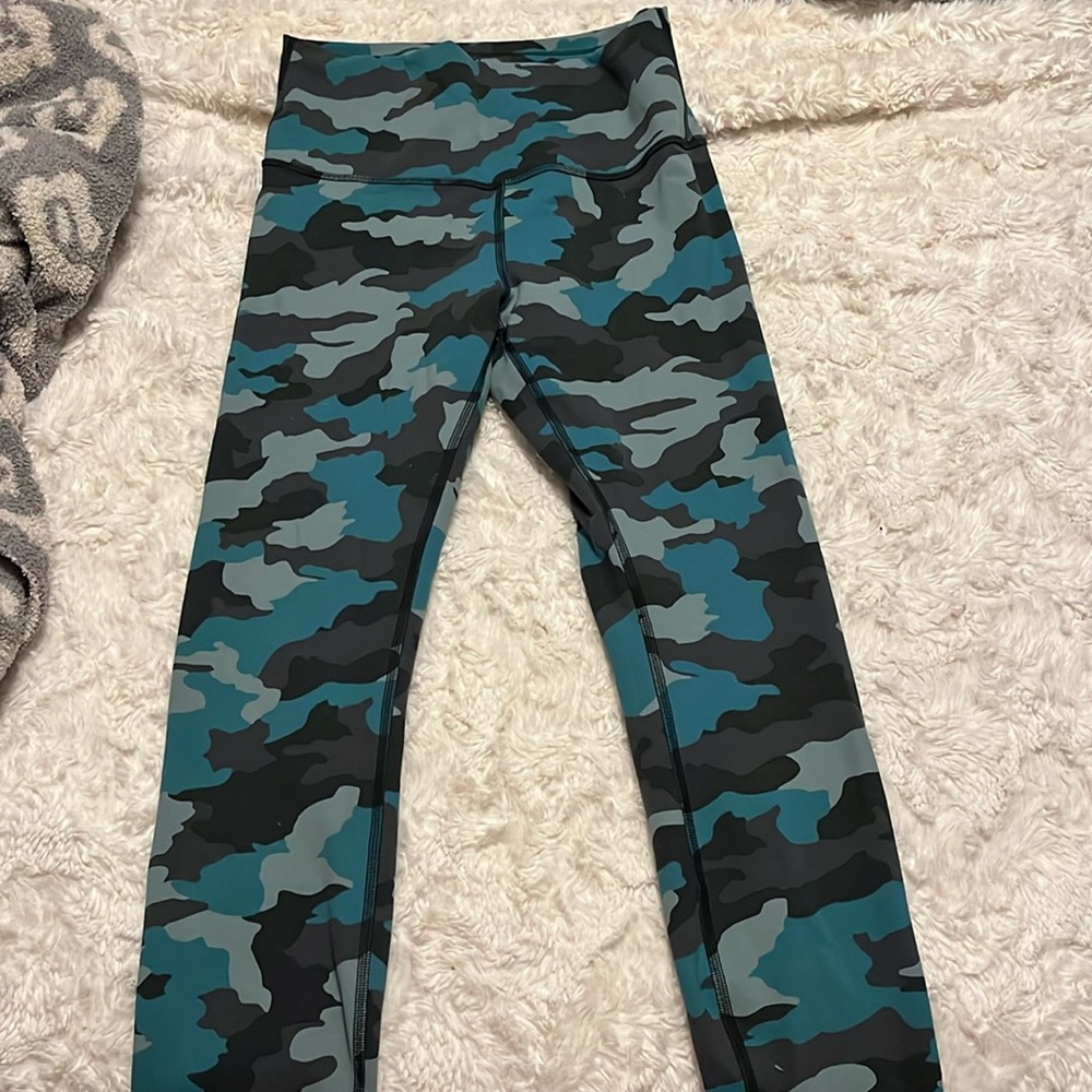 size 8 green camo lulu leggings